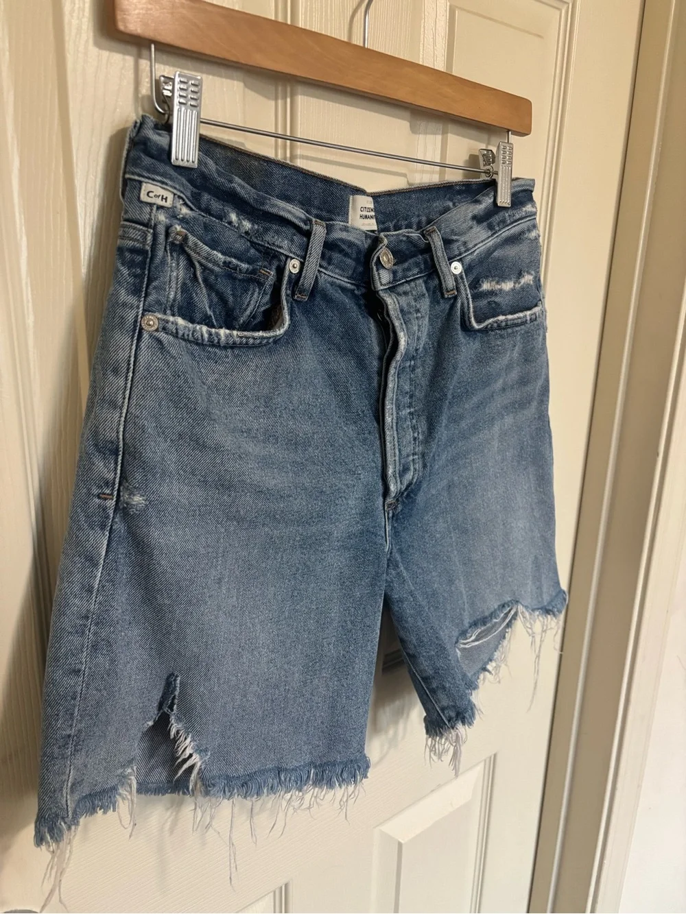 Citizens of Humanity Camilla Shorts 27 Distressed Long Bermuda Frayed Raw jorts